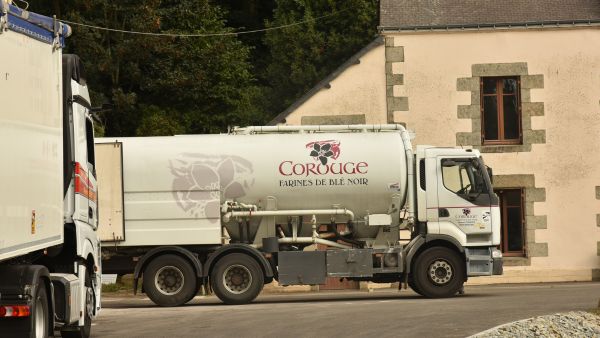 Photo illustrant le métier de chauffeur Poids Lourds chez la Minoterie Corouge